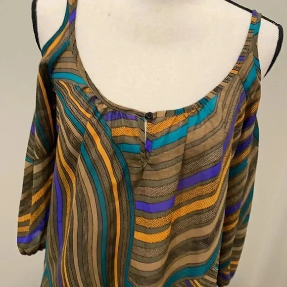 Miss Tina cold shoulder blouse - Picture 3 of 7